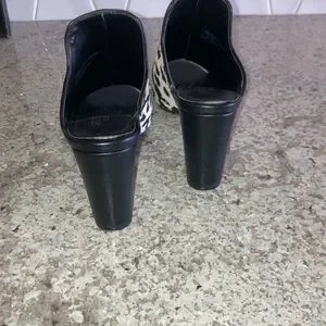 UEC Aerosoles Birdwatcher Faux Cowhide Mules Size